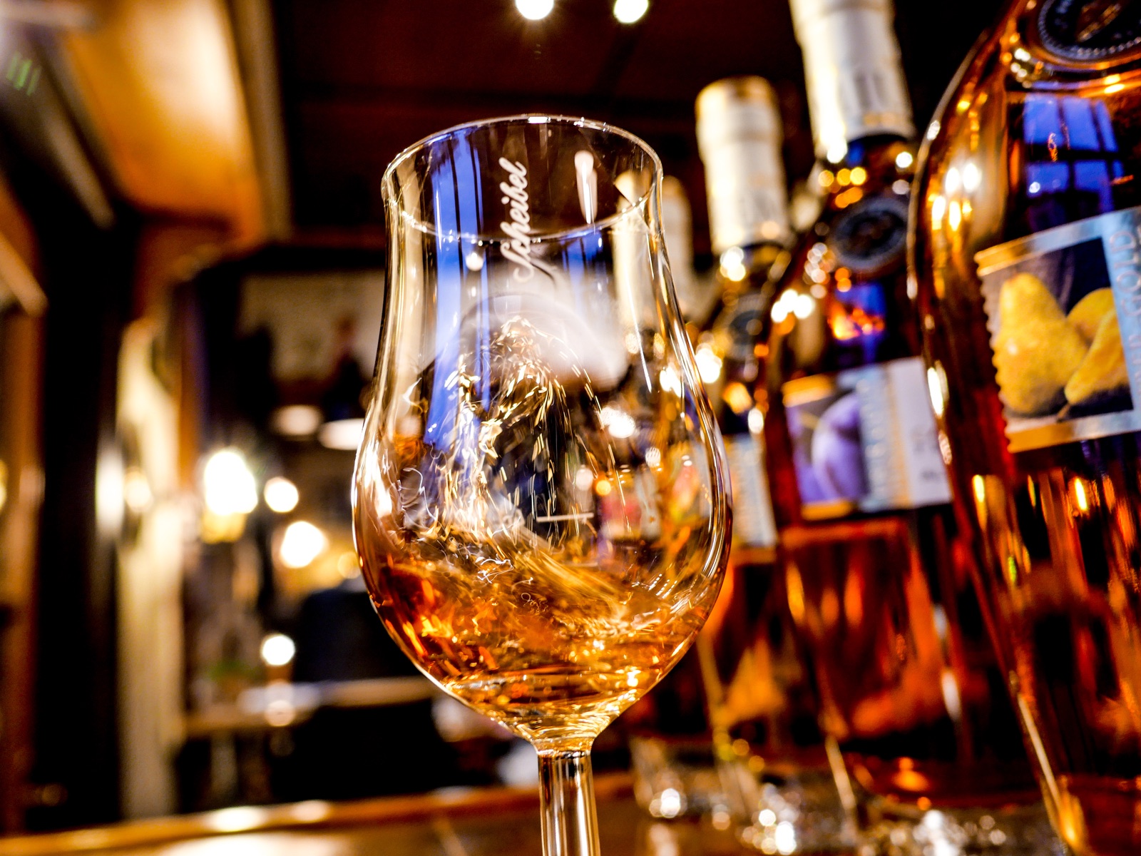 Wein und Spirituosen an der Bar